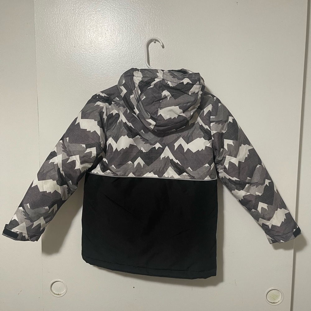 Hoodie jackets by The Children’s Place - Picture 2 of 3
